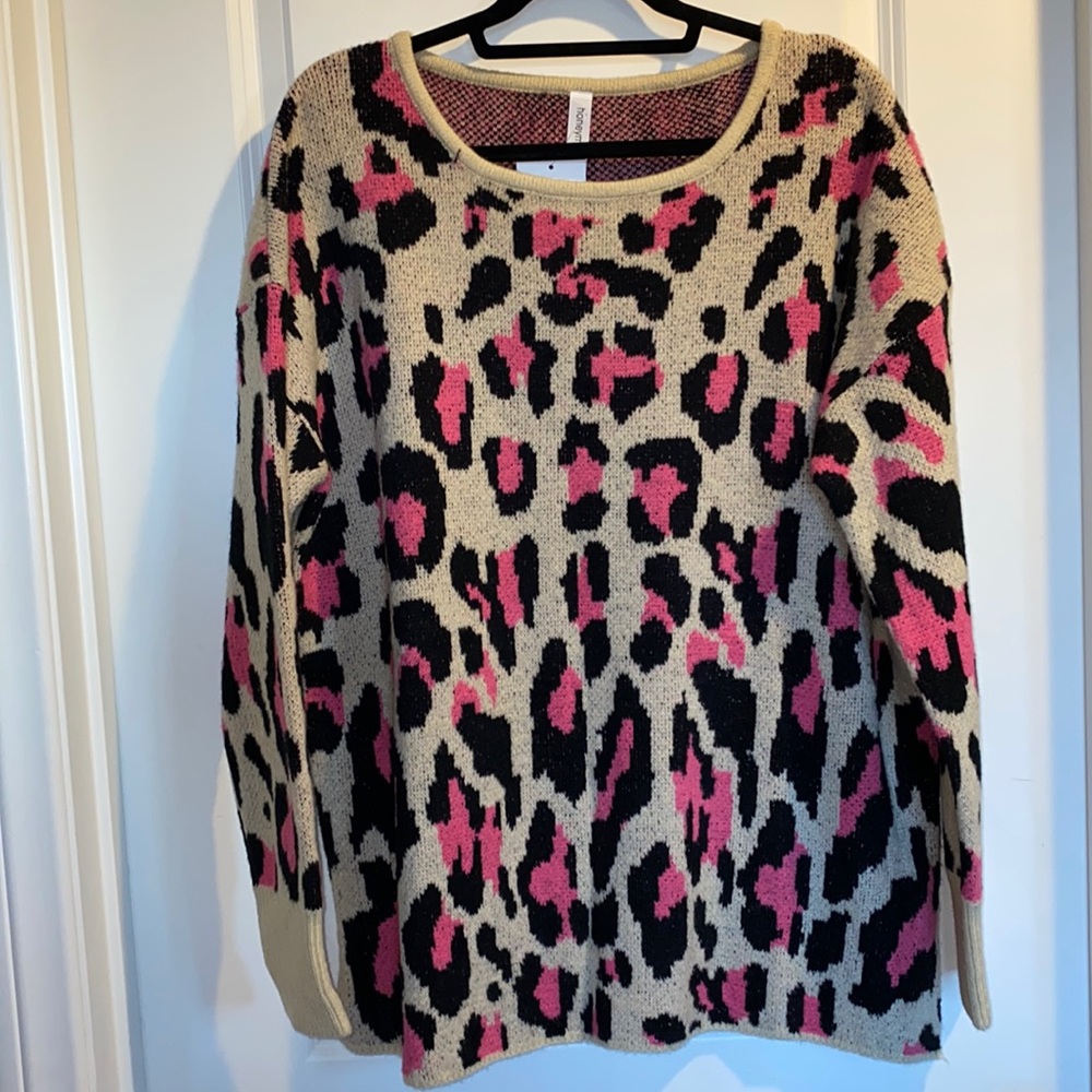 Honeyme. NWT Beautiful Pink Beige & Black Animal Print Sweater. Side Slit.